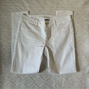 Size 10 AE super stretch white jeggings, excellent condition
